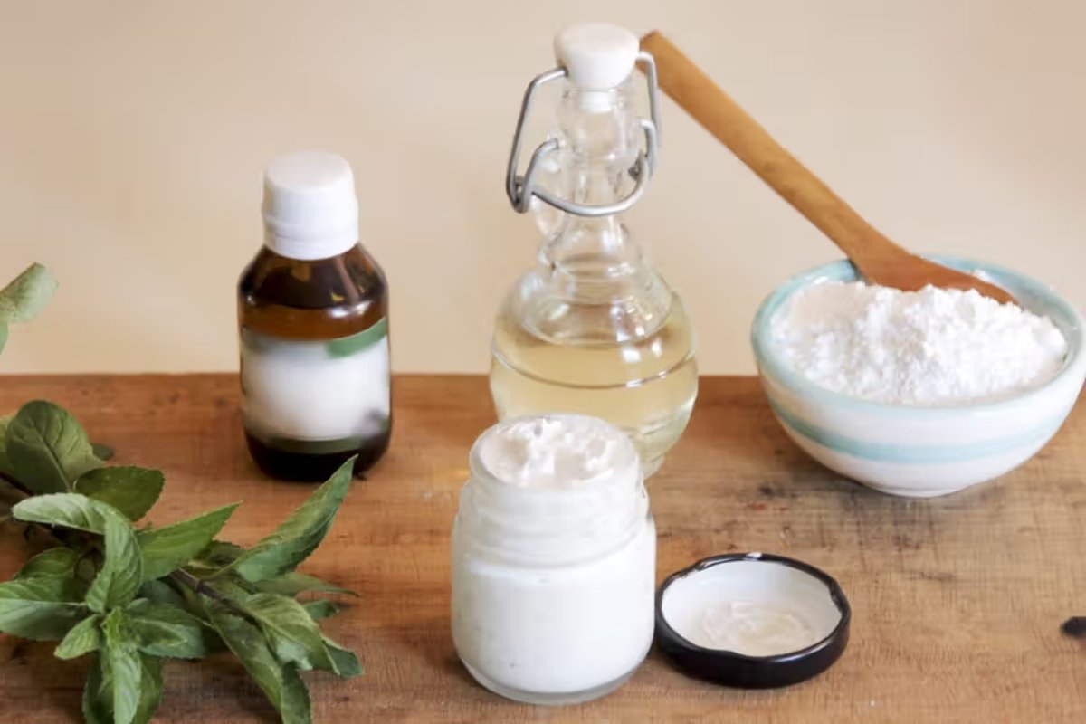 Harnessing the Power of Castor Oil and Baking Soda: A Natural Solution for Common Health Issues